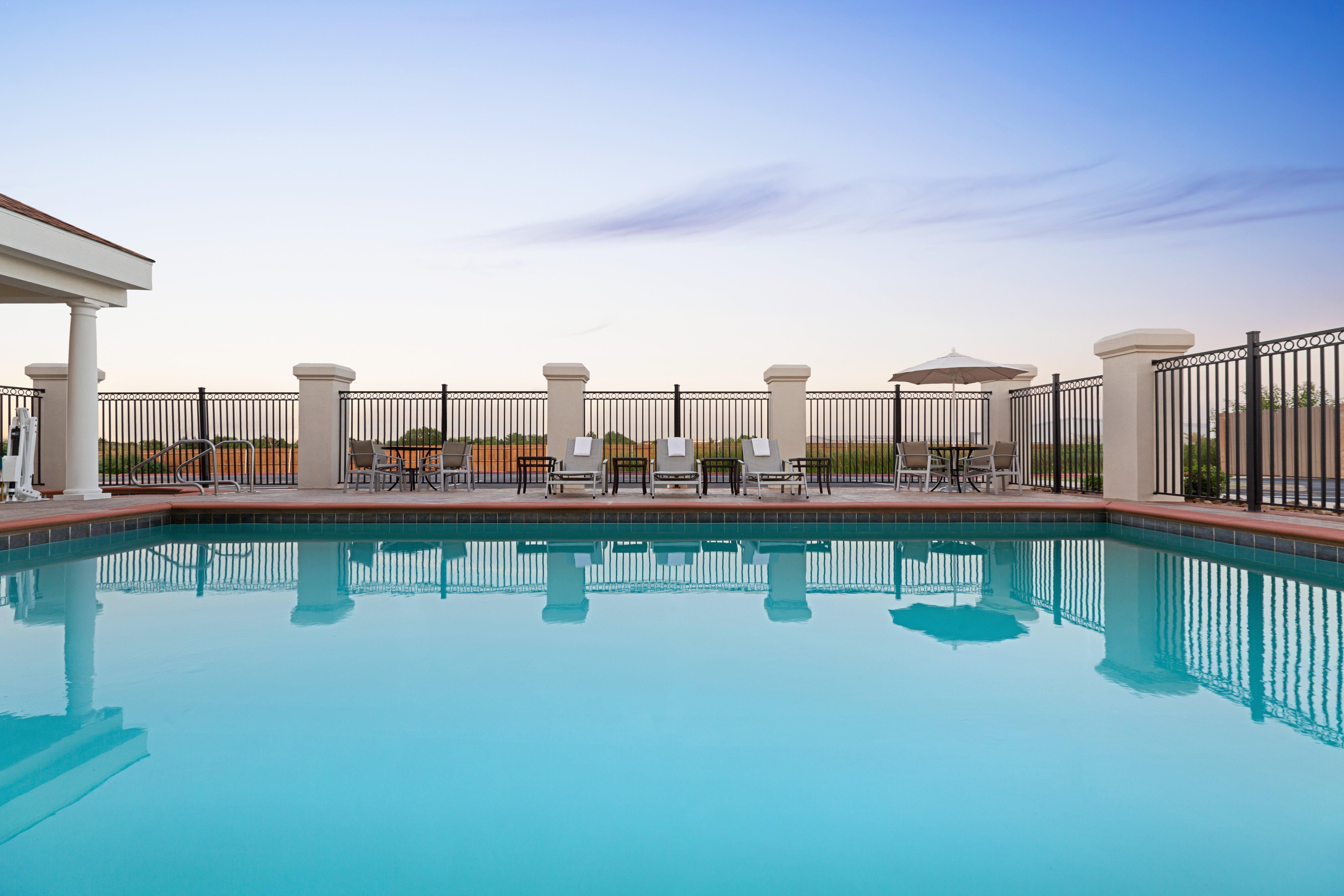 Holiday Inn Express Hotel & Suites Shawnee I-40 By Ihg Buitenkant foto