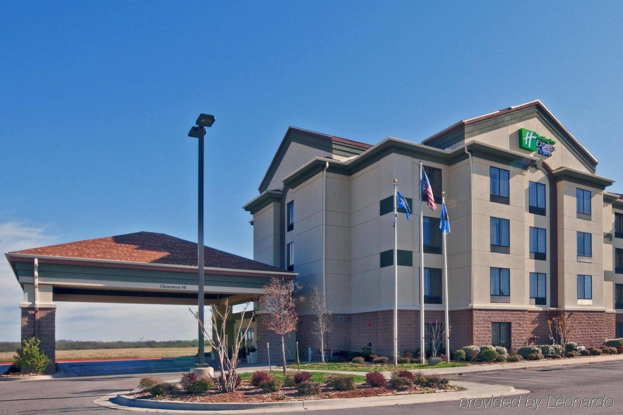 Holiday Inn Express Hotel & Suites Shawnee I-40 By Ihg Buitenkant foto